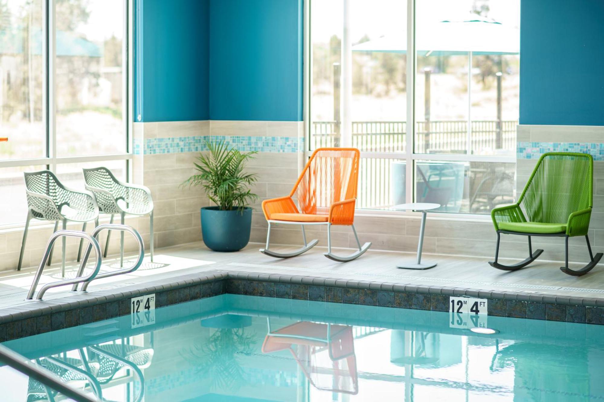 Hampton Inn Redmond Bend Airport Екстериор снимка