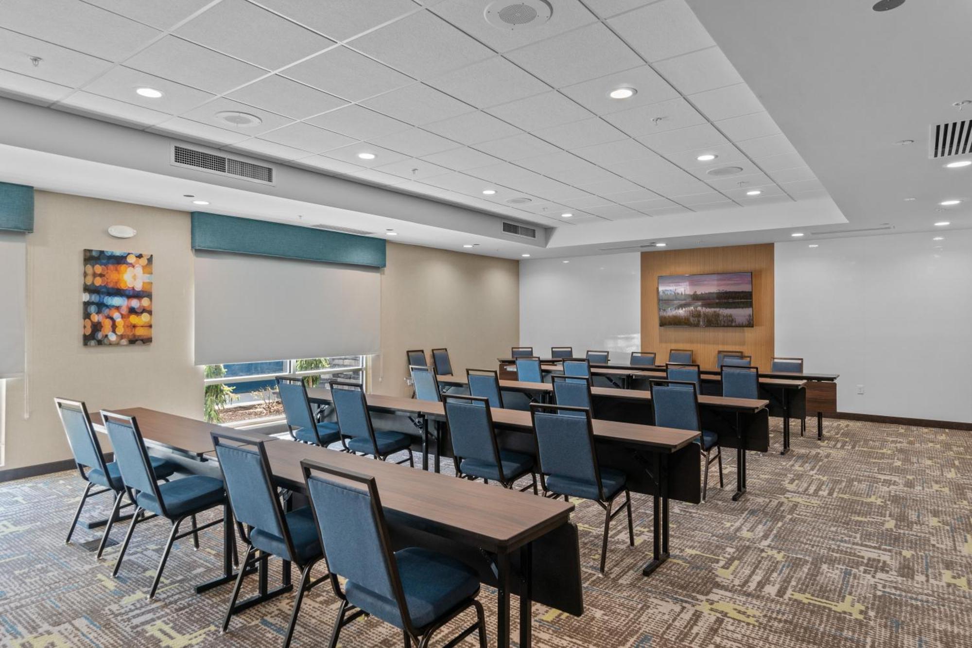 Hampton Inn Redmond Bend Airport Екстериор снимка