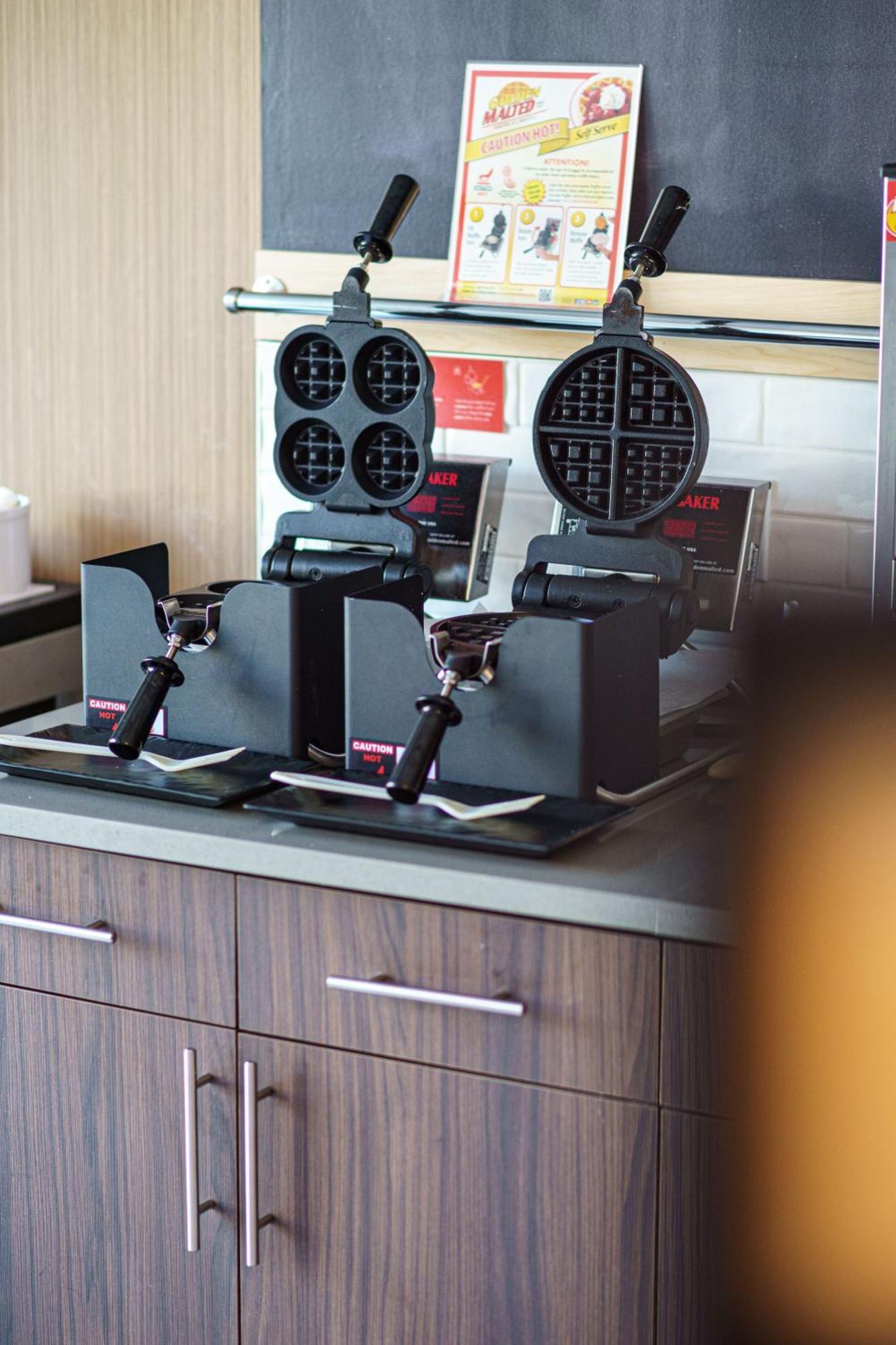 Hampton Inn Redmond Bend Airport Екстериор снимка